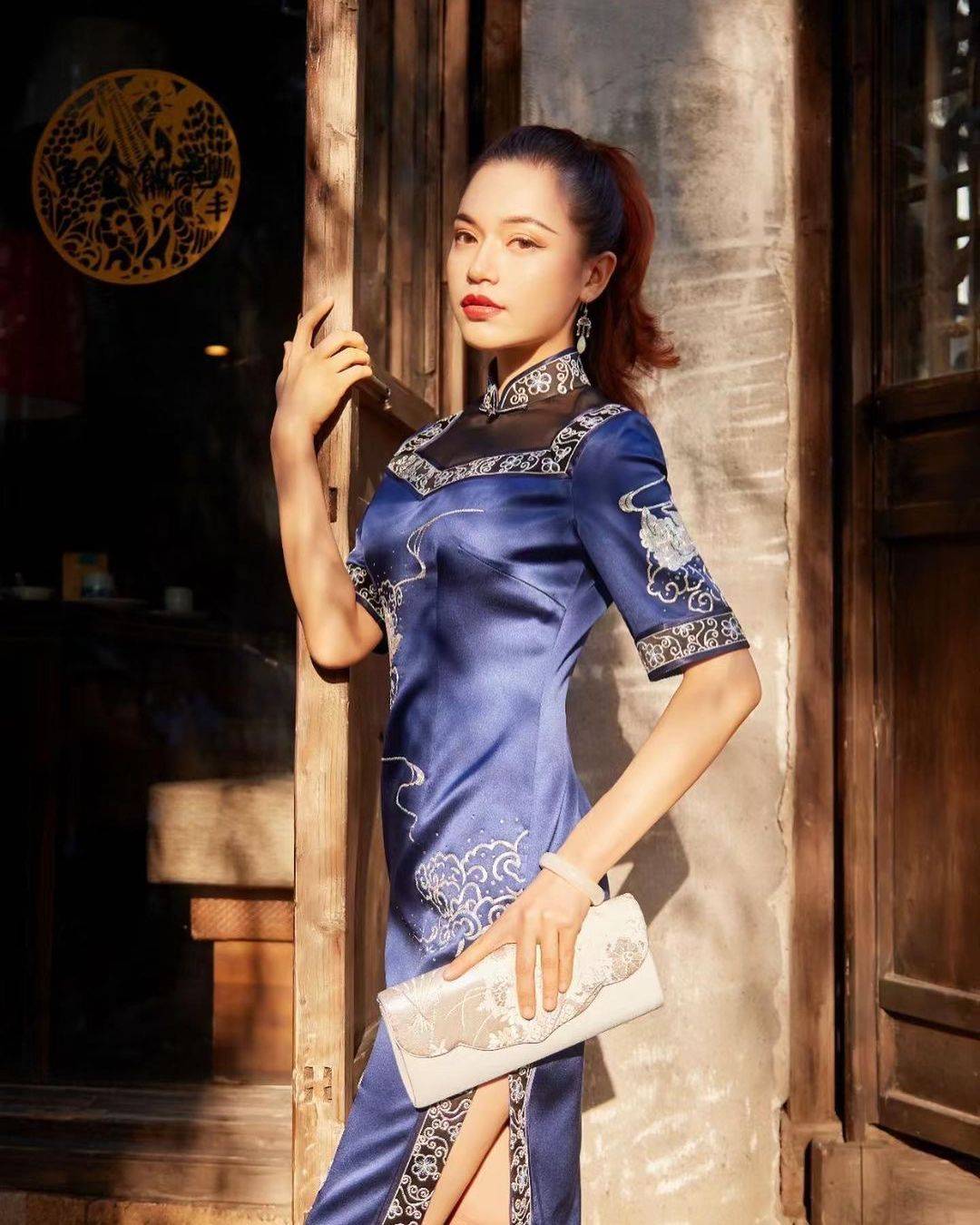 穿旗袍拍照怎么摆姿势拍照好看？_2