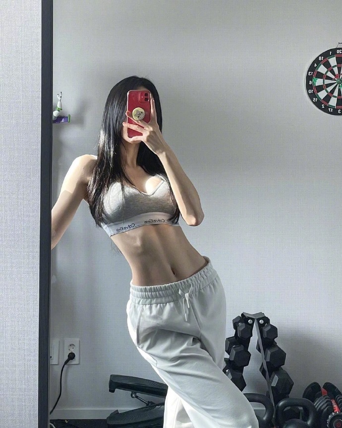 健身女神自拍a4腰马甲线，就是大腿根缝隙大！_2