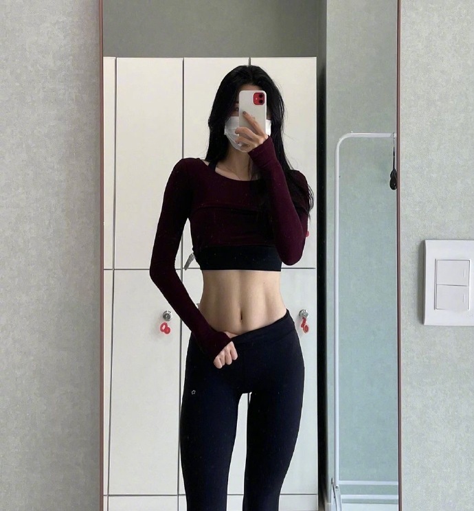 健身女神自拍a4腰马甲线，就是大腿根缝隙大！_5