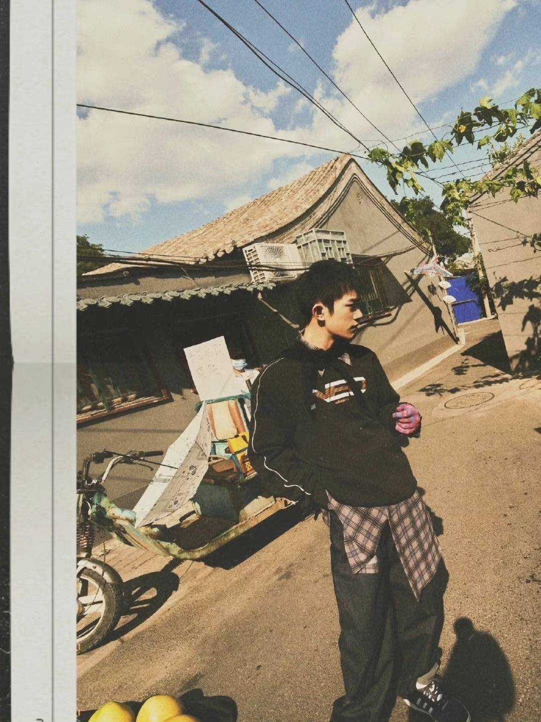 易烊千玺超帅黑白复古生活照_7