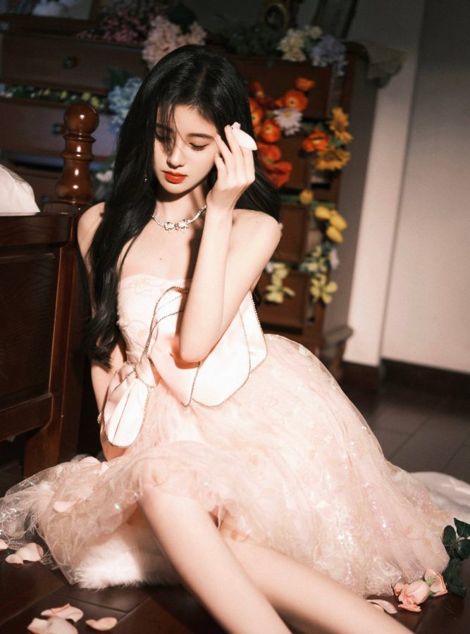 鞠婧祎粉色抹胸纱裙妩媚写真_6