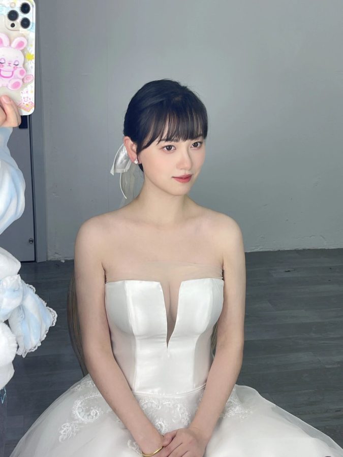 婚纱照新娘化妆间自拍有刘海好看还是没刘海好看！_1