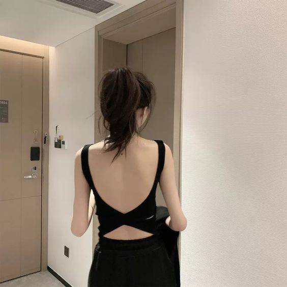 特污头像真人女生头像露背图片_5