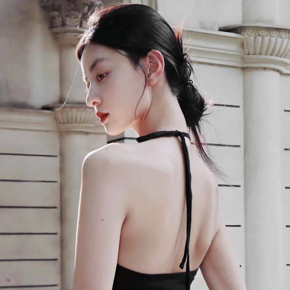 特污头像真人女生头像露背图片_7