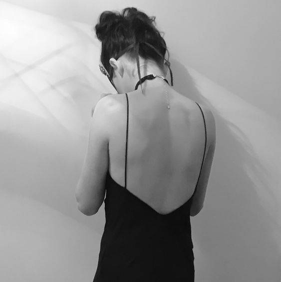 特污头像真人女生头像露背图片_17