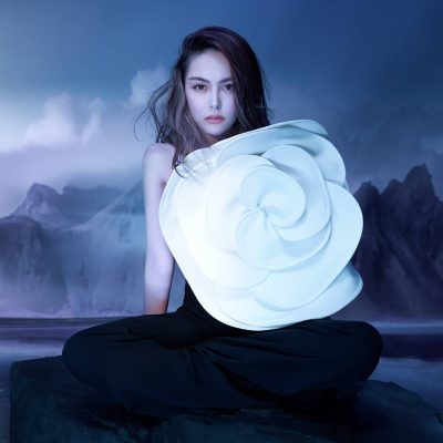 周杰伦老婆昆凌镂空裙写真秀身材