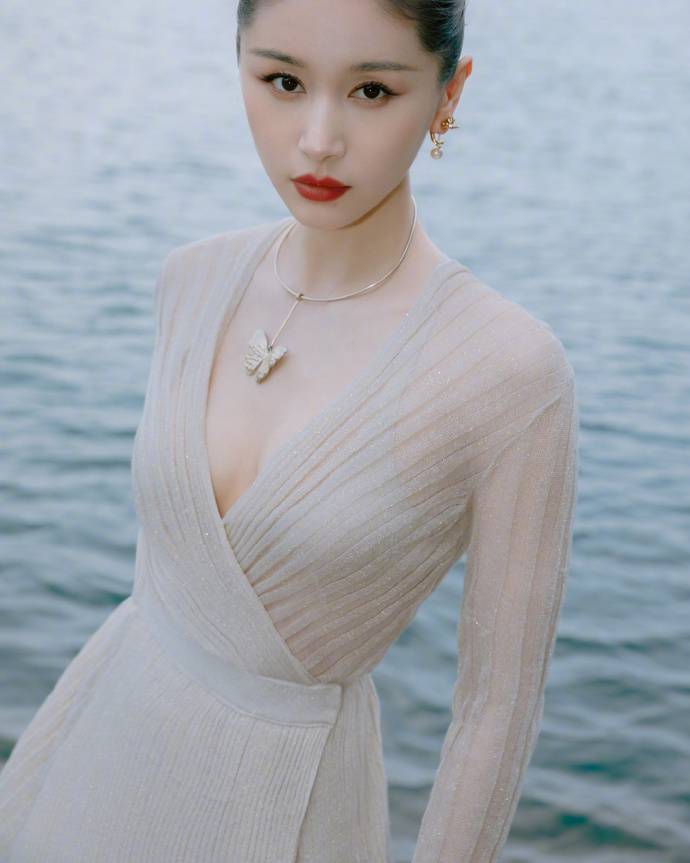 王子文深V纱裙性感美艳红唇图片_2