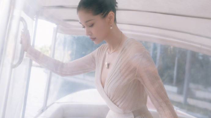 王子文深V纱裙性感美艳红唇图片_3