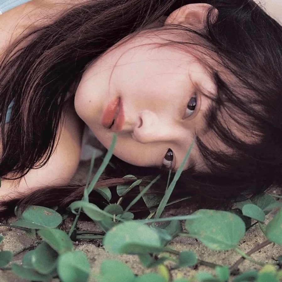 胶片复古风真人忧郁女生高清头像_4