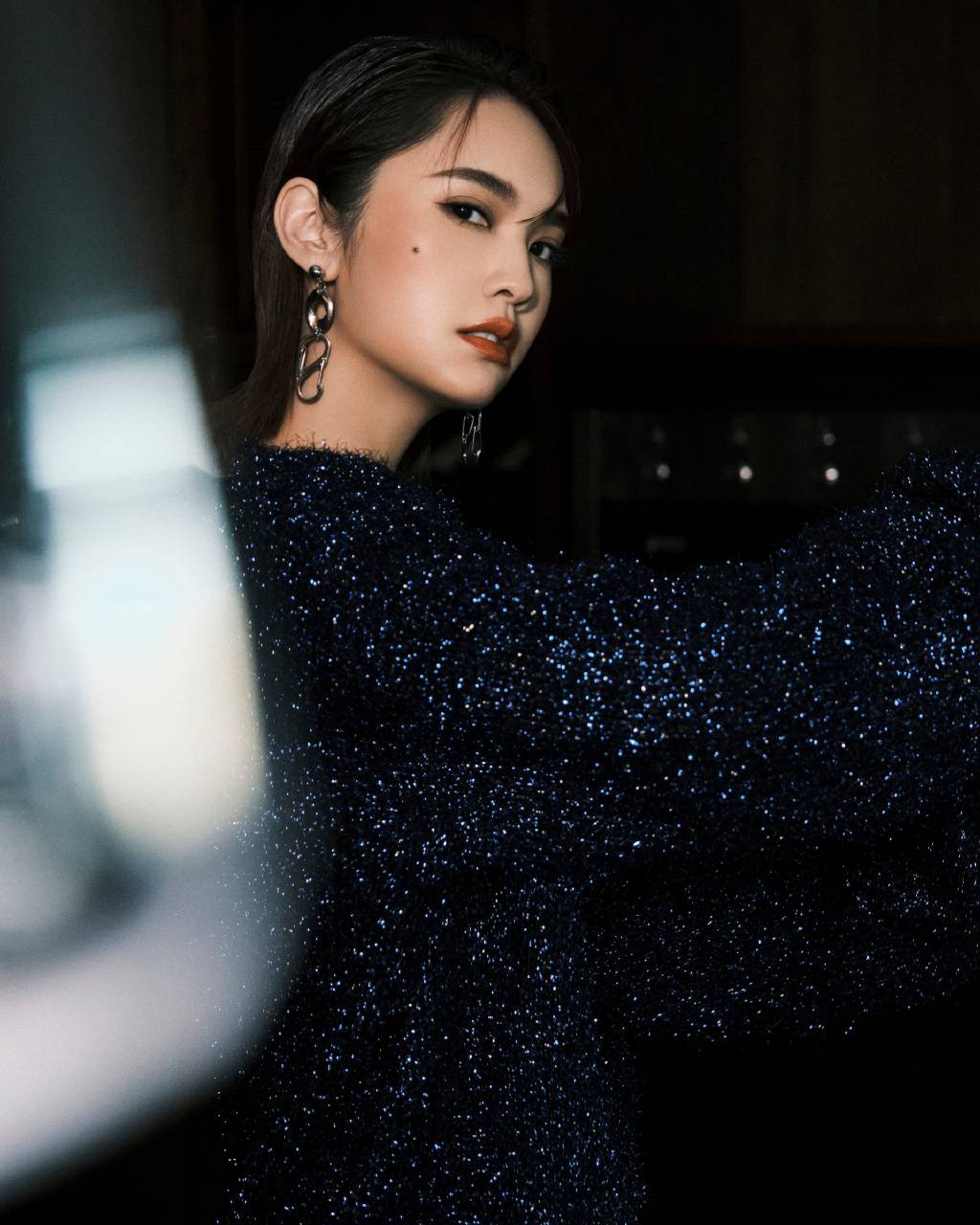杨丞琳暗黑风写真 脸上大黑痣明显_3