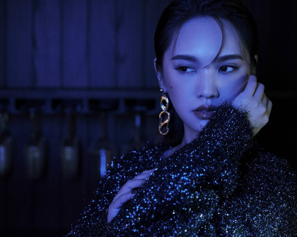 杨丞琳暗黑风写真 脸上大黑痣明显_4
