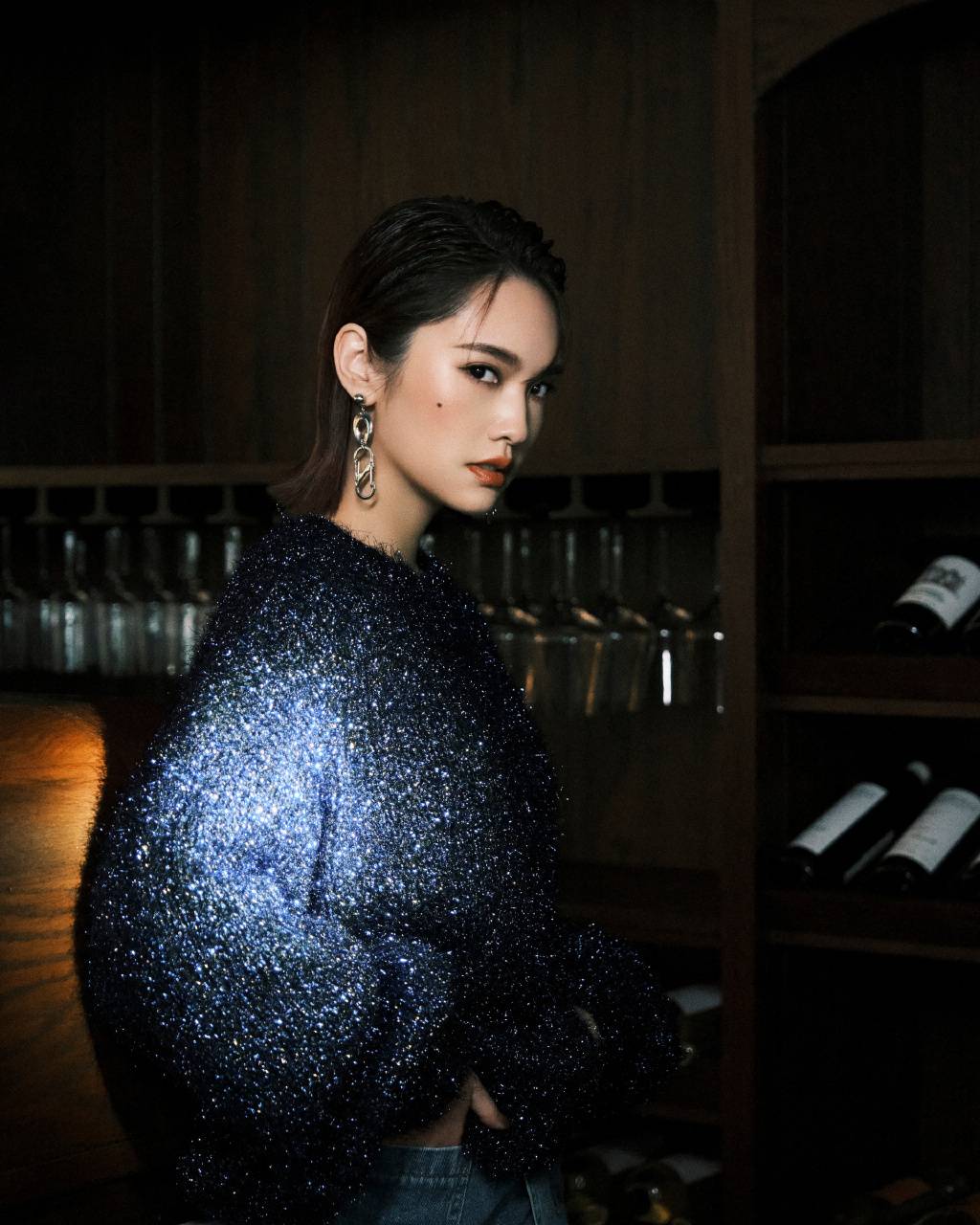 杨丞琳暗黑风写真 脸上大黑痣明显_7