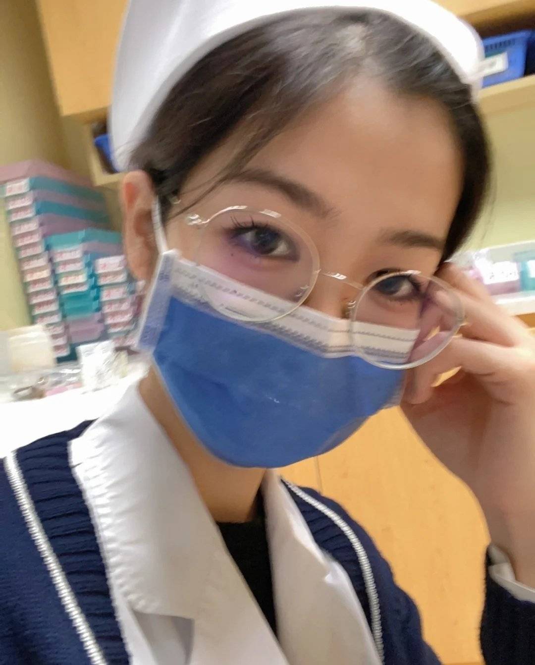 黑丝美女小护士自拍，今天不用上夜班_2