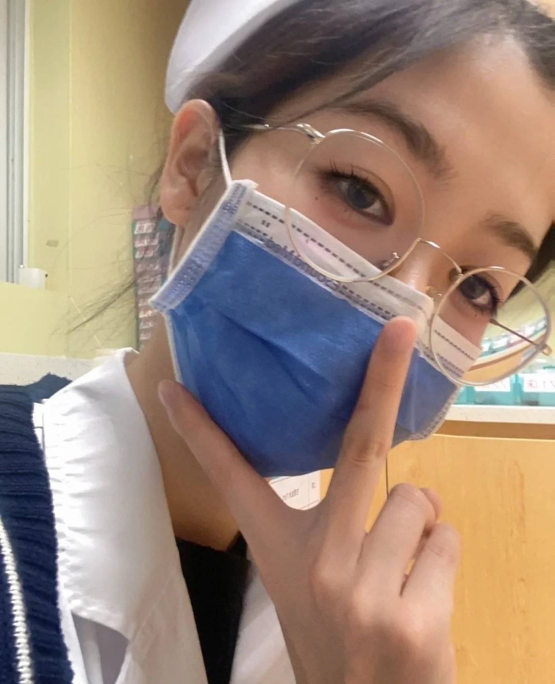 黑丝美女小护士自拍，今天不用上夜班_3