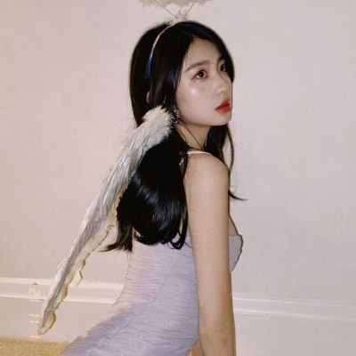 美女cosplay天使 翅膀和头顶光圈堪称完美