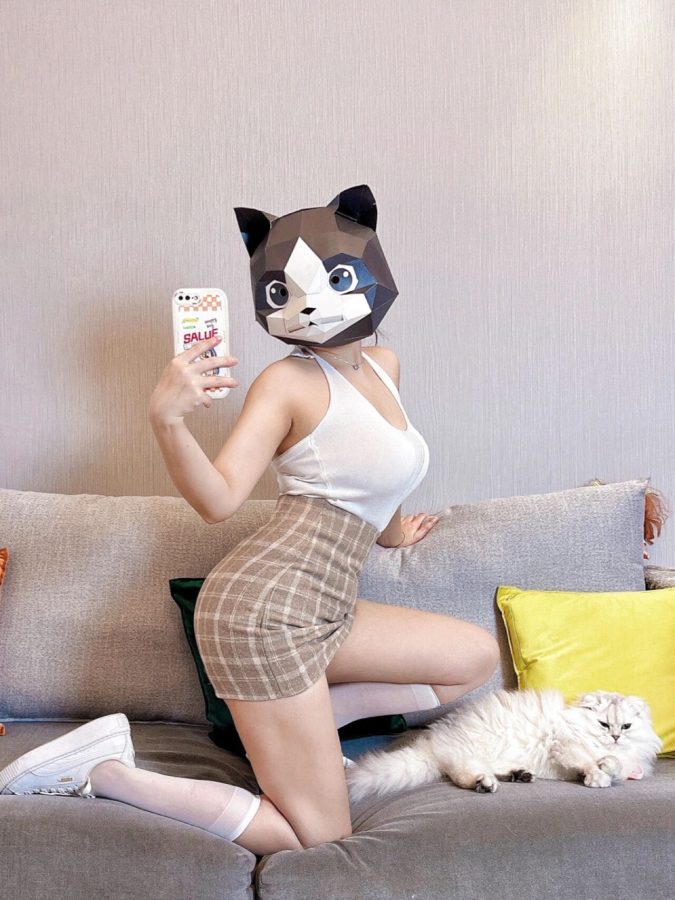 狗头美女超短裙自拍，这才是真正的狗头萝莉_1