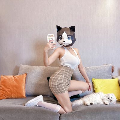狗头美女超短裙自拍，这才是真正的狗头萝莉