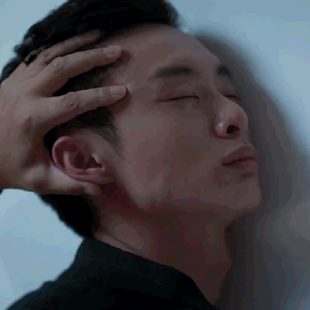 肖鹤云的冤种朋友被按压在墙上！冤种图片！_1