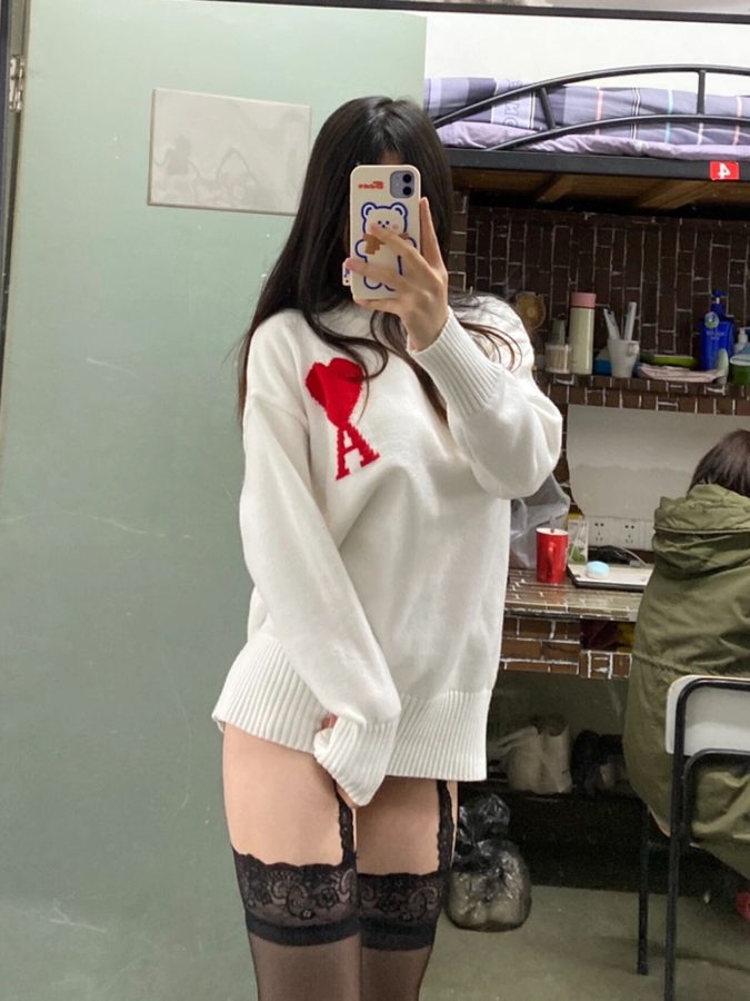 女大学生在宿舍能有多野，吊带黑丝袜_4