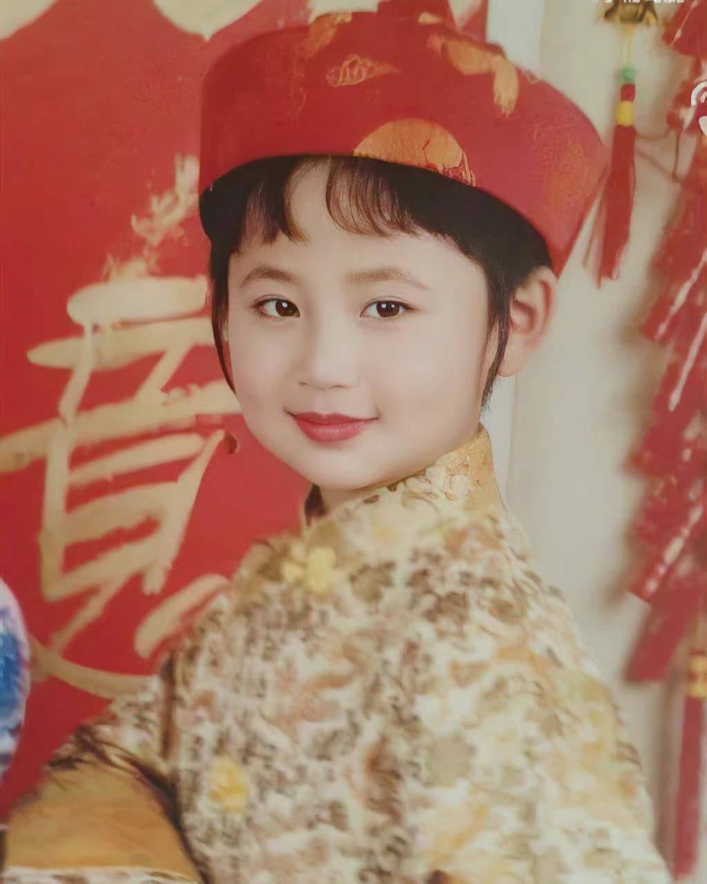 杨紫小时候拍的童年照写真， 小猴紫真可爱_1