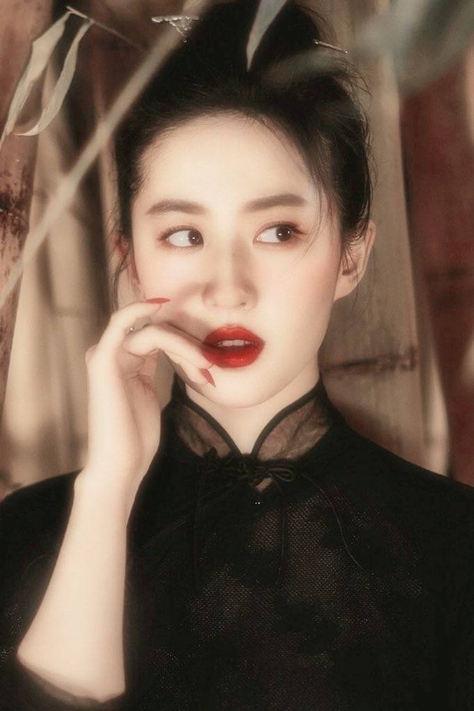 刘亦菲旗袍红唇性感美照 神仙颜值_1