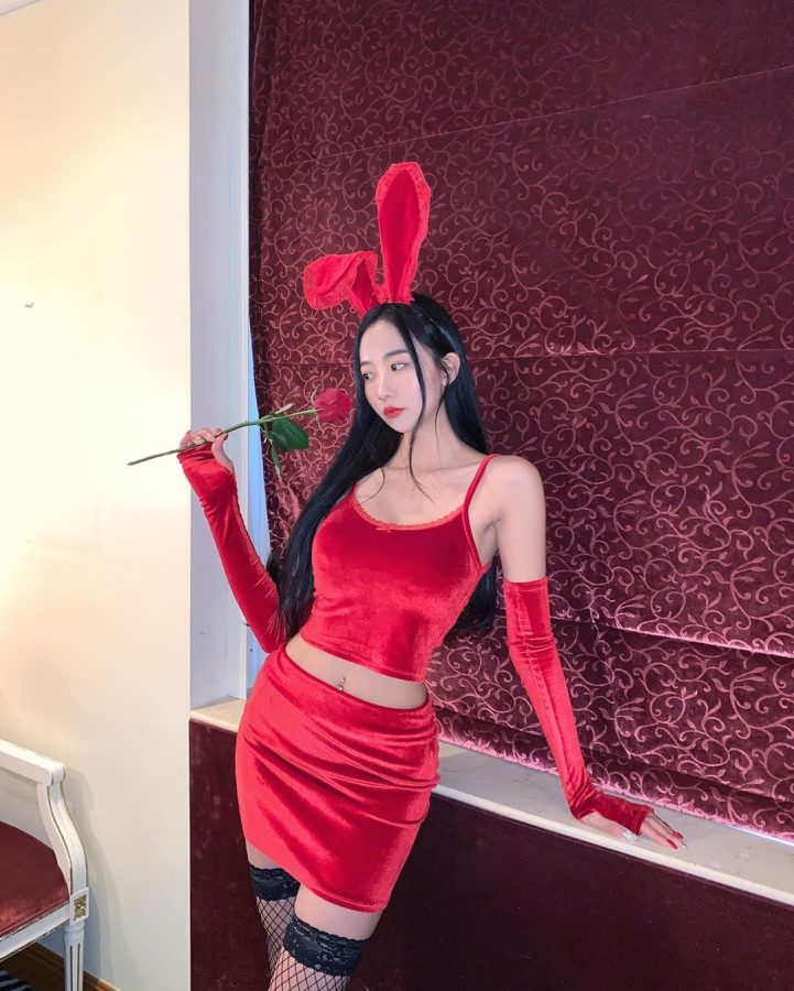 长耳朵红兔子女郎搭配黑网丝袜_4
