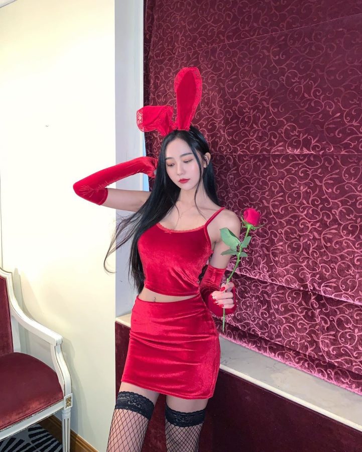 长耳朵红兔子女郎搭配黑网丝袜_5