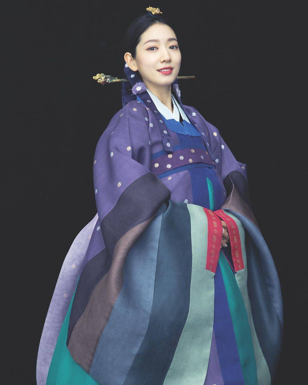 樸信惠新婚曬出韓服寫真_2