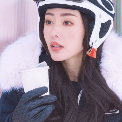 张天爱滑雪服ins风滤镜写真