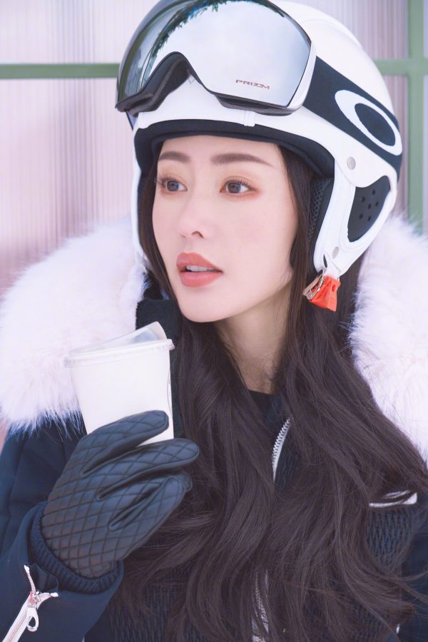 张天爱滑雪服ins风滤镜写真_2
