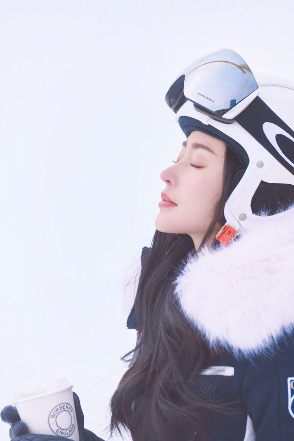 张天爱滑雪服ins风滤镜写真_3