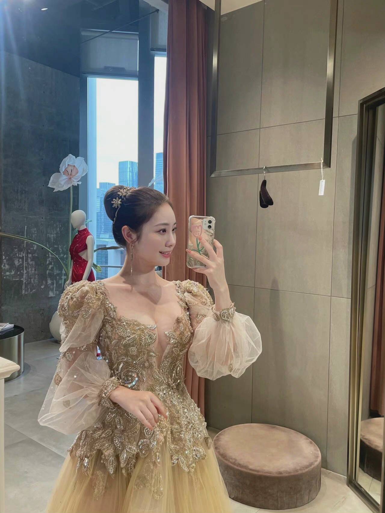 最美伴娘自拍，结婚伴娘太漂亮了也不好！_3