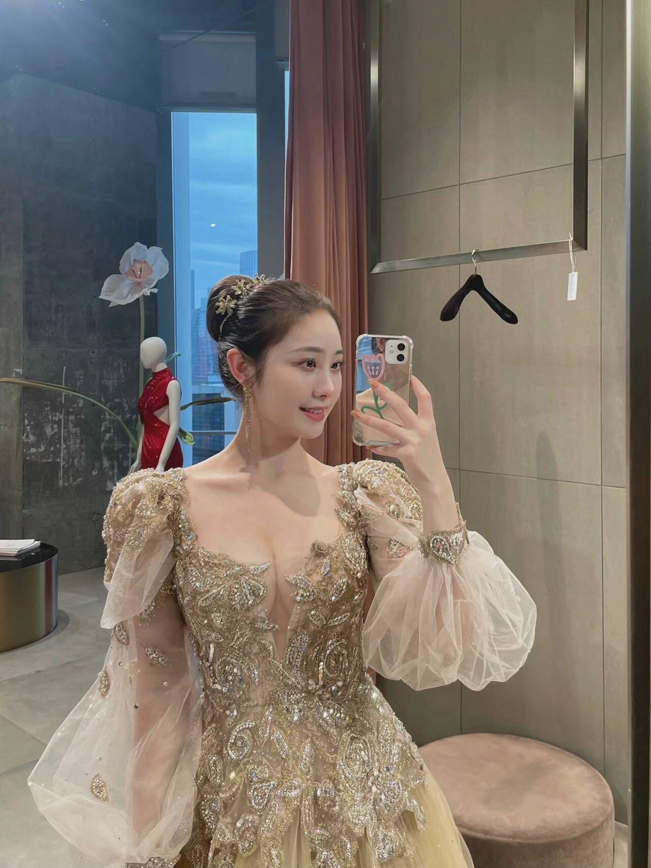 最美伴娘自拍，结婚伴娘太漂亮了也不好！_1