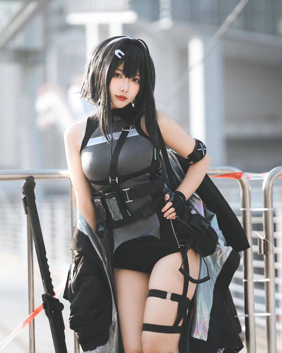 美女川目cosplay《明日方舟》羽毛笔_1