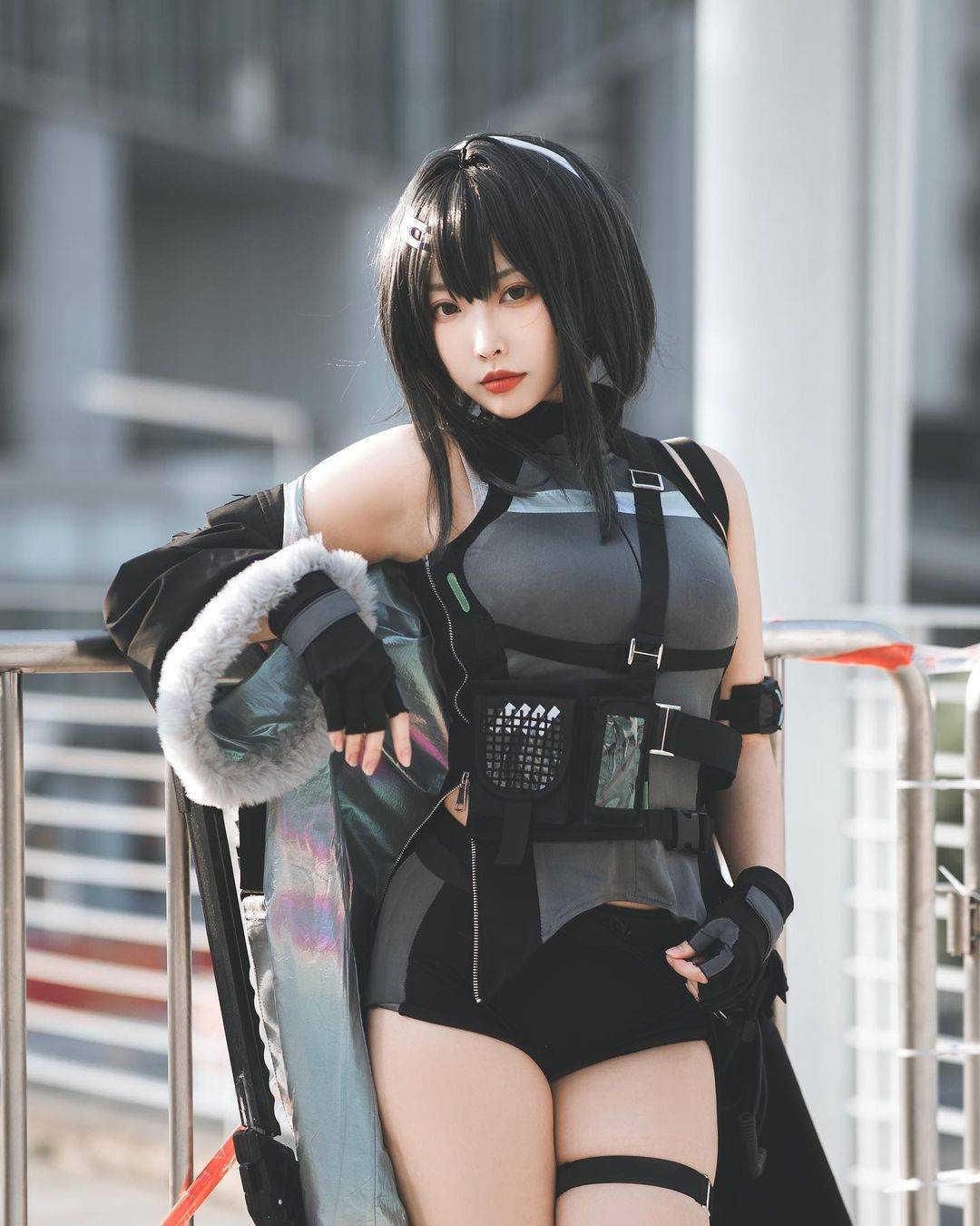 美女川目cosplay《明日方舟》羽毛笔_2