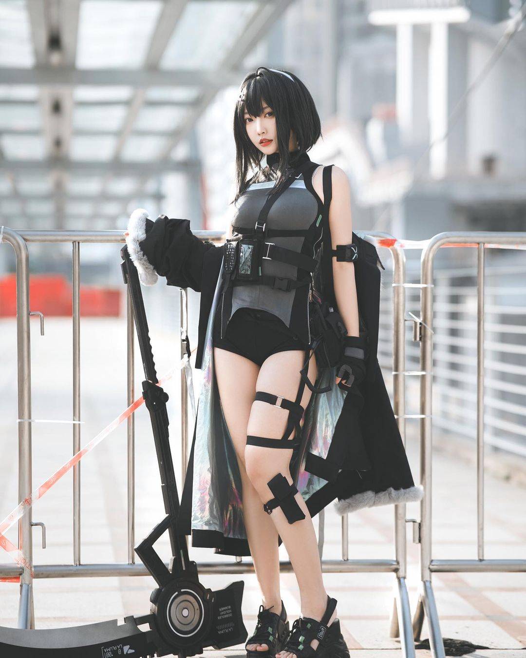 美女川目cosplay《明日方舟》羽毛笔_3