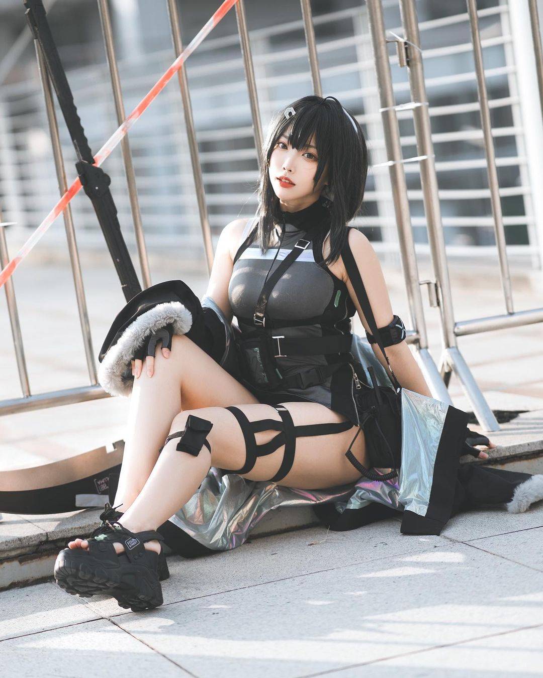 美女川目cosplay《明日方舟》羽毛笔_4