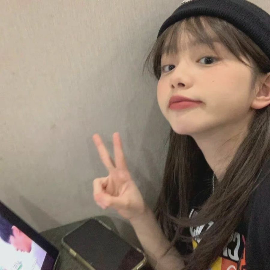 剪刀手比耶真人可爱甜美女生头像_4