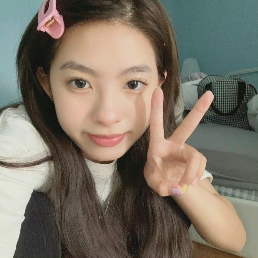 剪刀手比耶真人可爱甜美女生头像_5