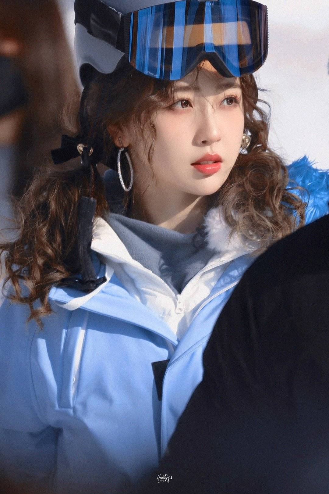 虞书欣林一滑雪美照，好像在演偶像_1