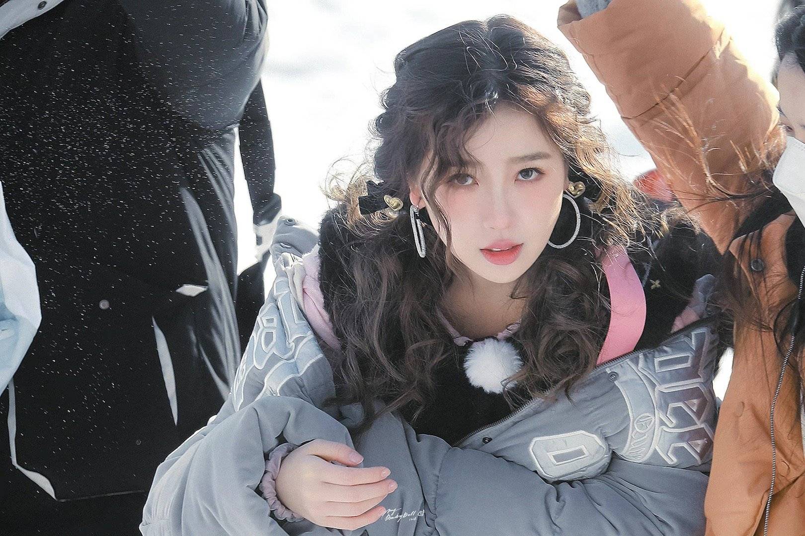 虞书欣林一滑雪美照，好像在演偶像_2