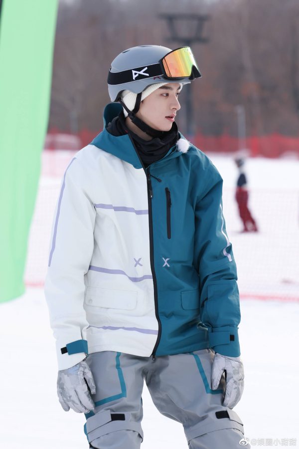 虞书欣林一滑雪美照，好像在演偶像_5