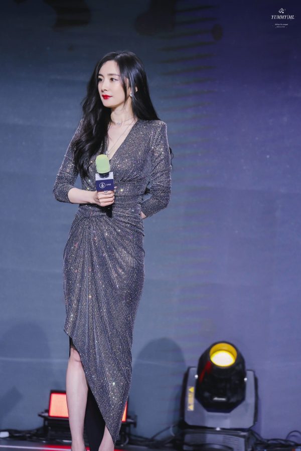 杨幂bulingbuling闪闪发光长裙出席活动_3