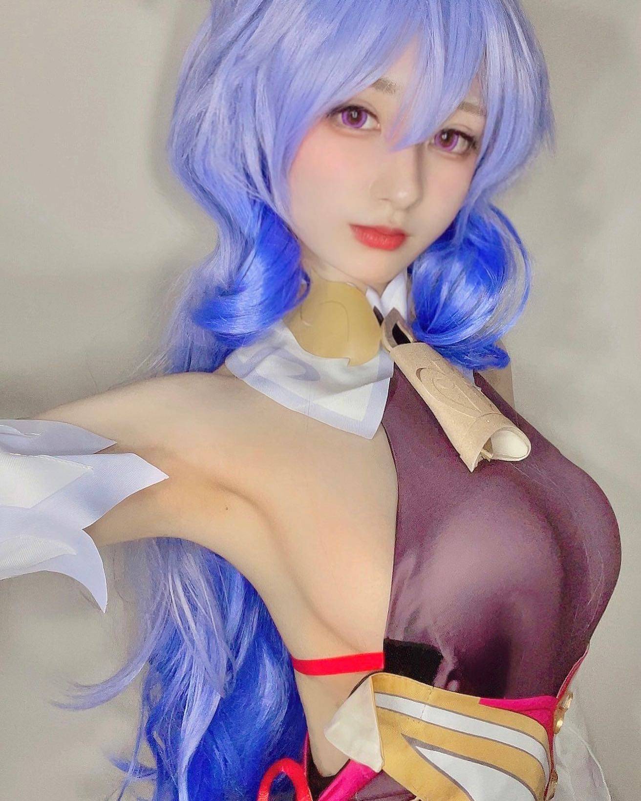 美女cosplay《原神》菲谢尔Fischl_1