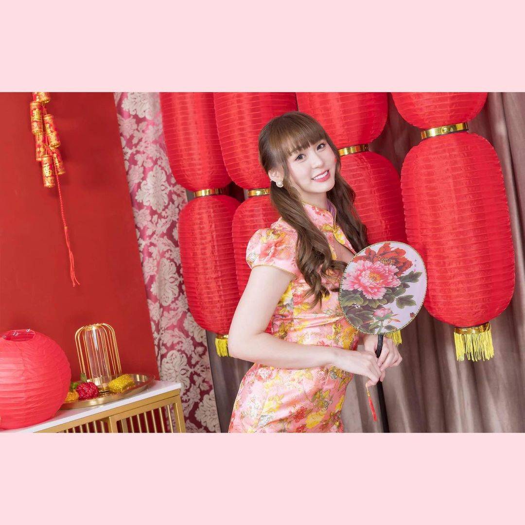短今（胡馨仪）旗袍短裙秀身材_2