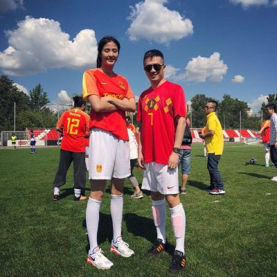 女足美女守门员赵丽娜训练合照高清图