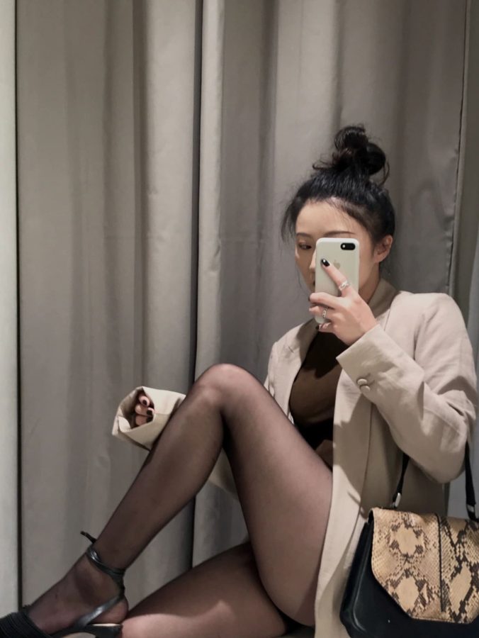 美女试衣间自拍长腿黑丝袜_4
