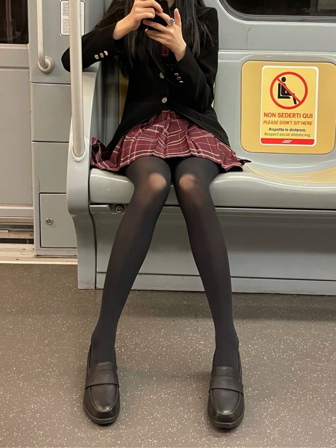 日本地铁jk制服女学生黑丝袜_2