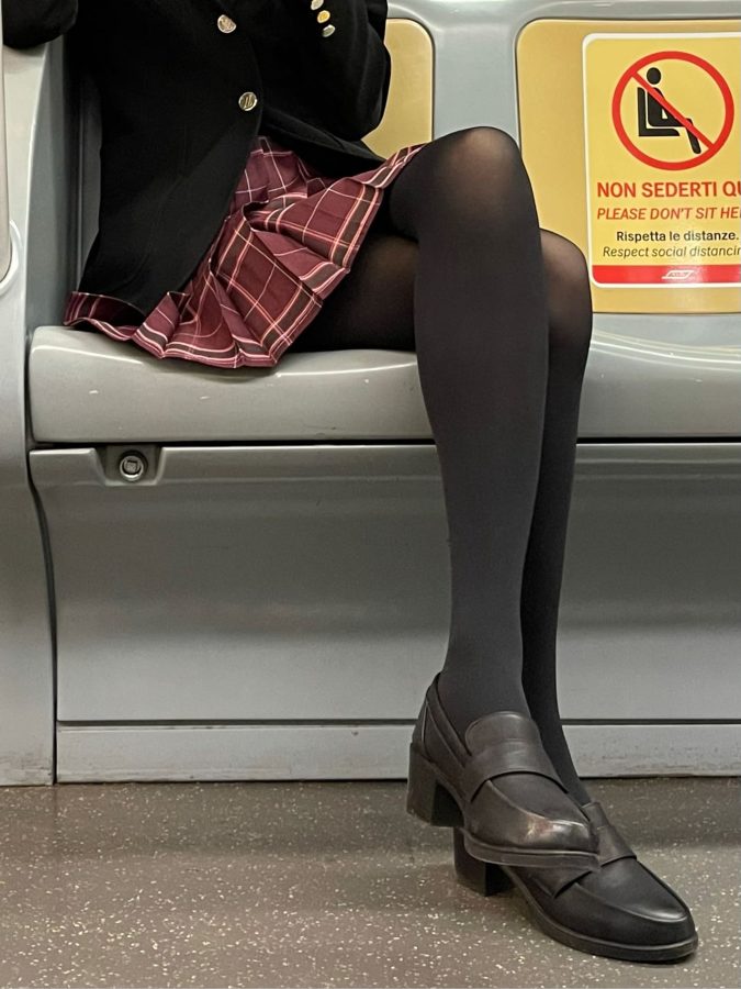 日本地铁jk制服女学生黑丝袜_4