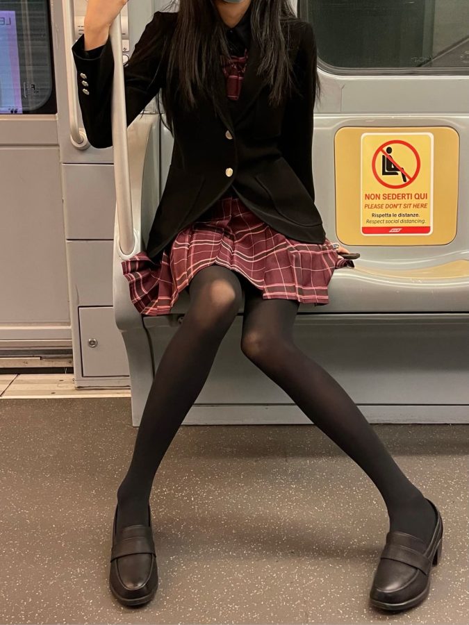日本地铁jk制服女学生黑丝袜_7